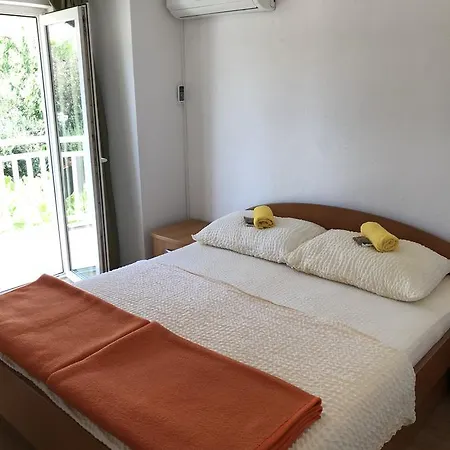Ivana 3* Neum
